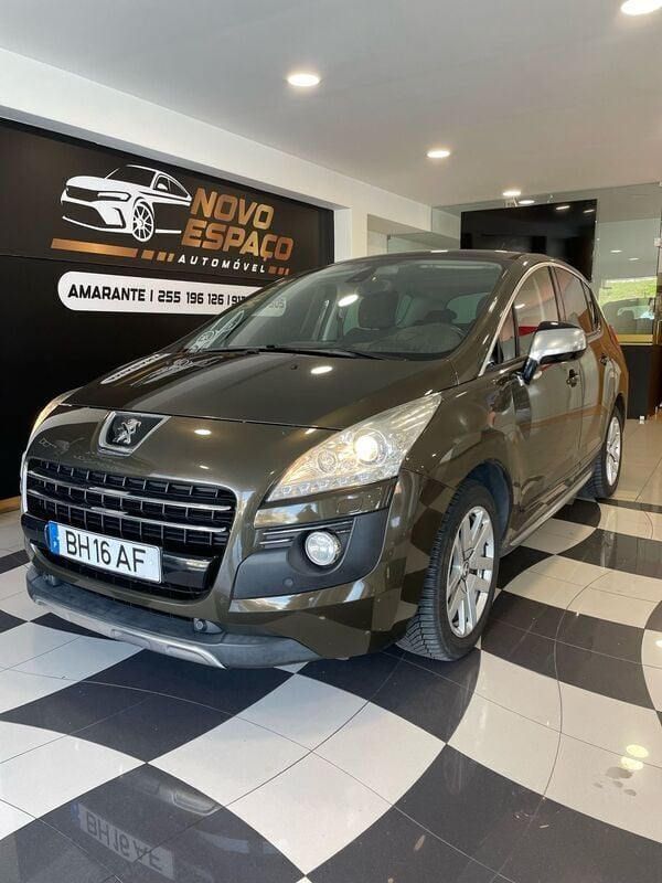 Castanho Usado 2012 Peugeot 3008 SUV | € 12.000 (Caro) - Imagem 1/4