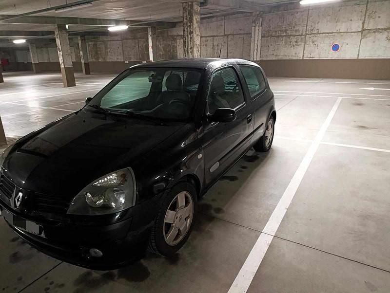 Usado Renault Clio II 65 HP (47 kW) 2004 Preto Citadino