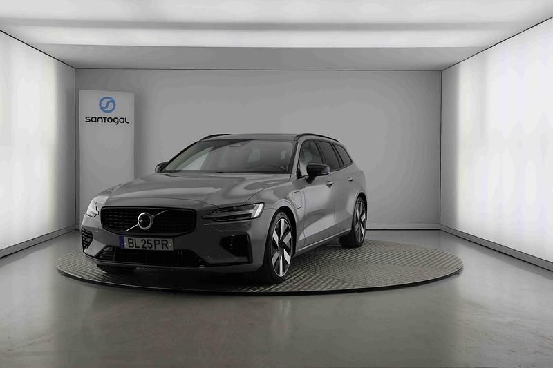 Cinza Usado 2024 Volvo V60 Plus Carrinha | € 46.300 (Caro) - Imagem 1/4