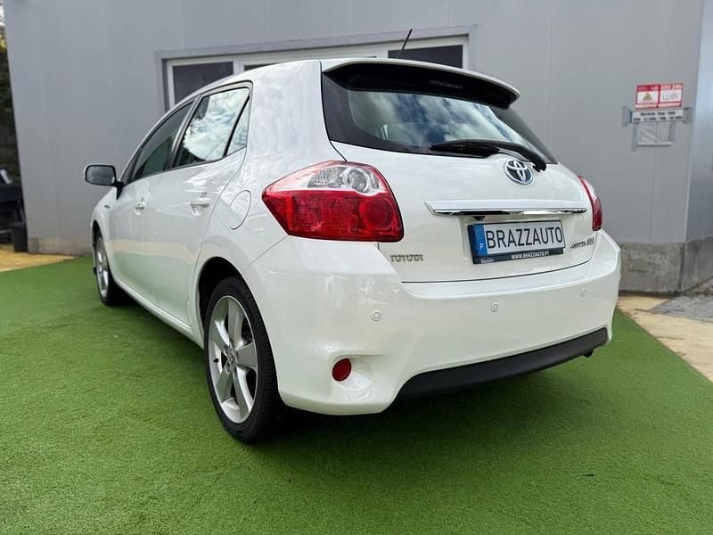 Usado Toyota Auris 140 HP (102 kW) 2011 Branco Citadino