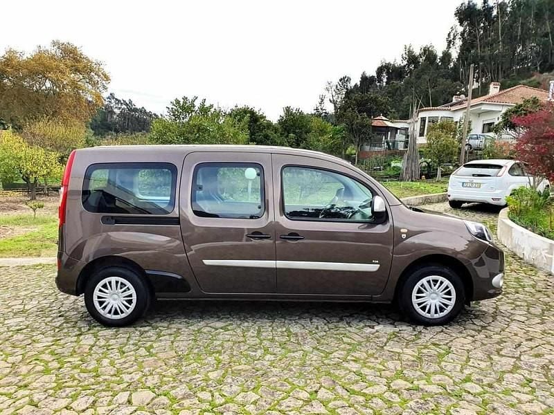 Usado Renault Kangoo Intens 110 HP (80 kW) 2017 Castanho Sedan