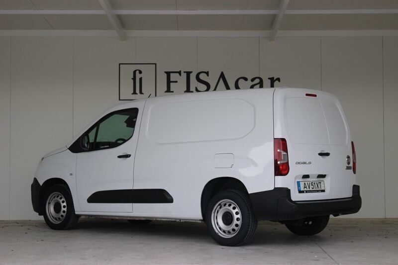 Branco Usado 2023 Fiat Doblò Monovolume | € 18.500 (Preço justo) - Imagem 1/4