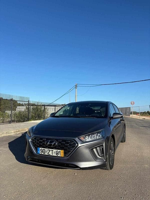 Cinzento Usado 2020 Hyundai Ioniq Citadino | € 17.500 (Preço justo) - Imagem 1/4