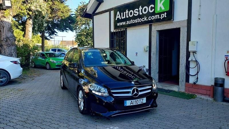 Preto Usado 2017 Mercedes B180 Urban Monovolume | € 14.990 (Bom preço) - Imagem 1/4