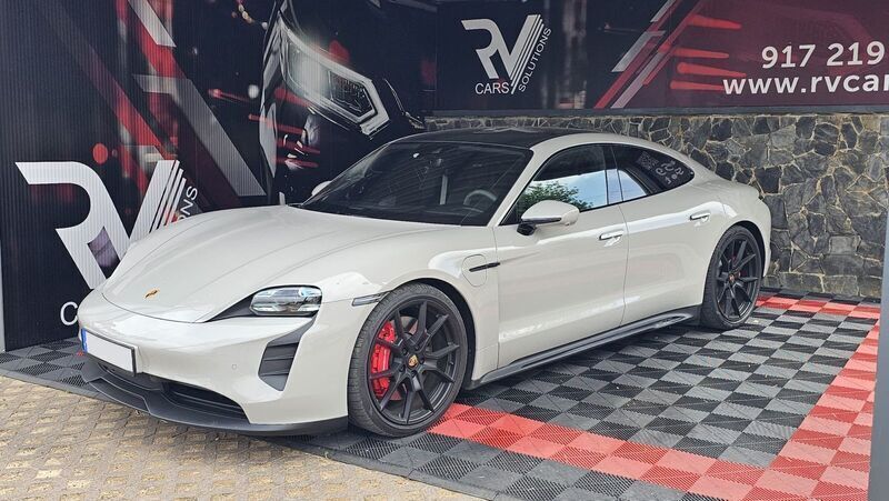 Cinza Usado 2022 Porsche Taycan GTS Sedan | € 94.900 - Imagem 1/4
