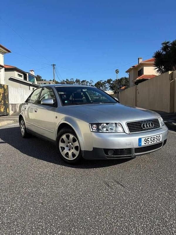 Cinzento Usado 2001 Audi A4 Sedan | € 4.500 (Preço elevado) - Imagem 1/4