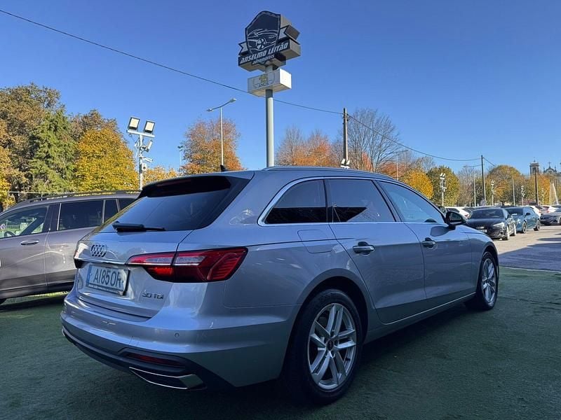 Cinza Usado 2021 Audi A4 Advanced Carrinha | € 24.750 (Preço justo) - Imagem 1/4