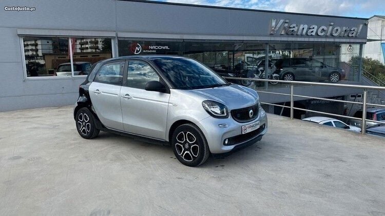 Usado Smart ForFour Electric Drive Passion 60 kW (82 HP) 2019 Cinza