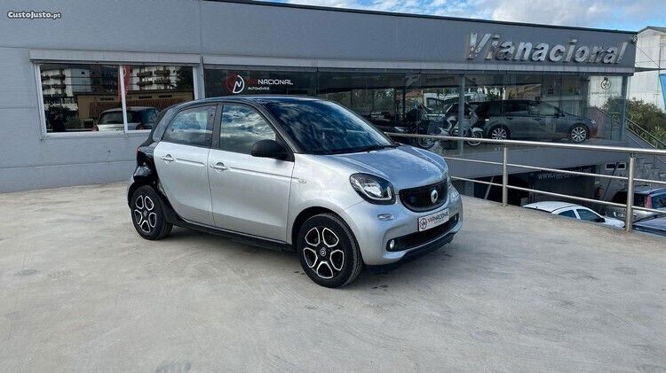 Cinza Usado 2019 Smart ForFour Electric Drive Passion | € 14.500 (Caro) - Imagem 1/1