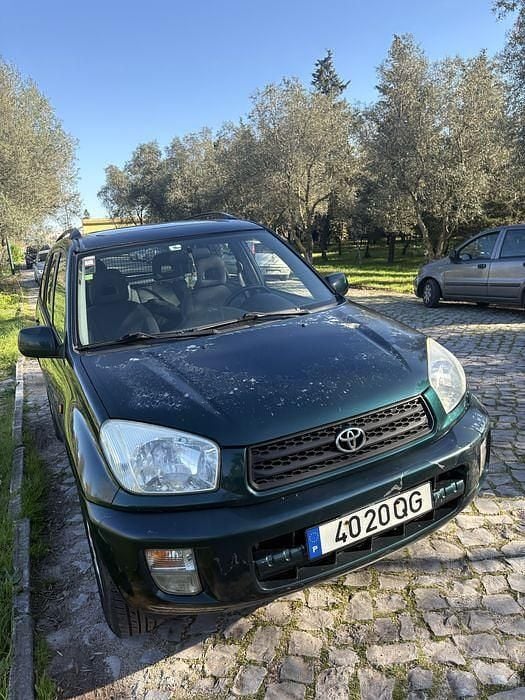 Usado Toyota RAV4 150 HP (110 kW) 2000 Sedan