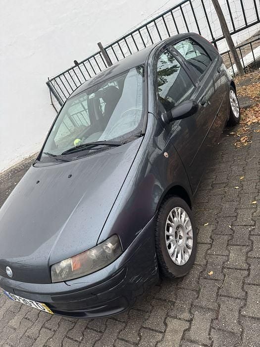 Usado 2002 Fiat Punto Sedan | € 1.200 - Imagem 1/4