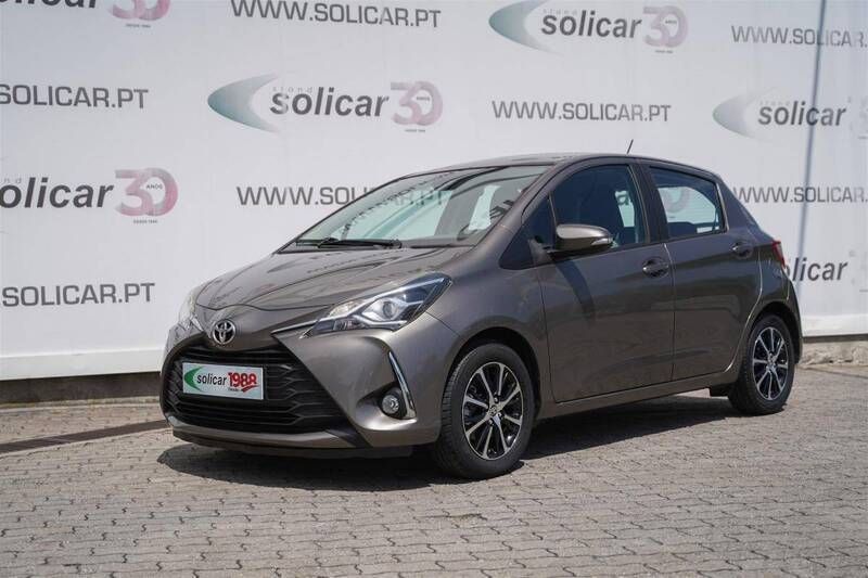 Cinzento Usado 2018 Toyota Yaris Active | € 16.500 (Preço justo) - Imagem 1/4