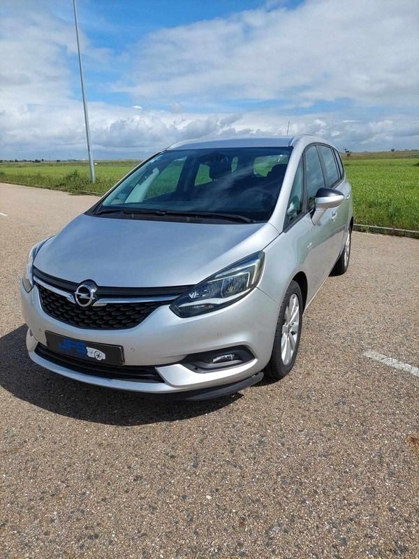 Cinzento Usado 2017 Opel Zafira Dynamic Monovolume | € 12.500 (Bom preço) - Imagem 1/4