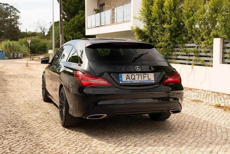 Usado Mercedes CLA180 Shooting Brake Urban 109 HP (80 kW) 2017 Preto Carrinha