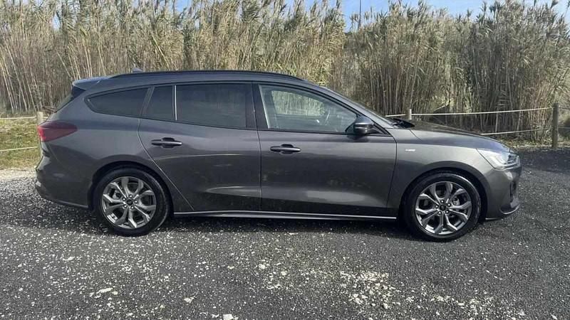 Usado Ford Focus ST-Line X 125 HP (91 kW) 2022 Cinza escuro Carrinha