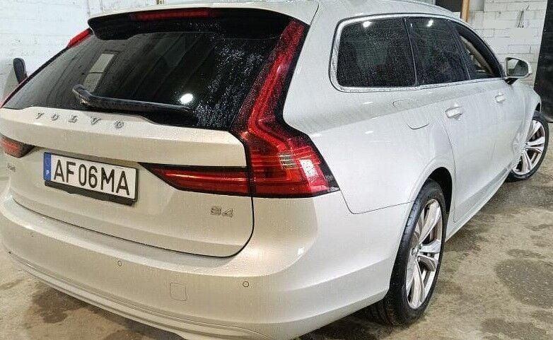 Usado Volvo V90 Momentum 197 HP (144 kW) 2021 Cinza Carrinha
