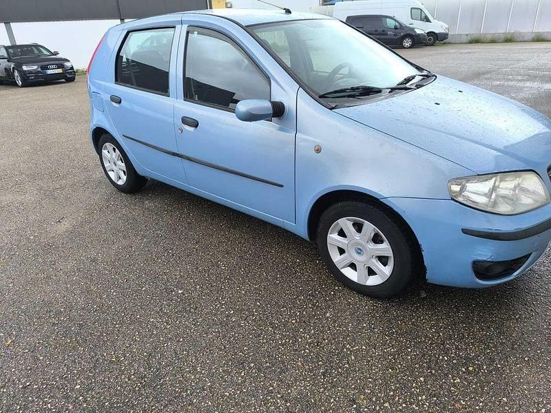 Usado Fiat Punto 70 HP (51 kW) 2004 Sedan