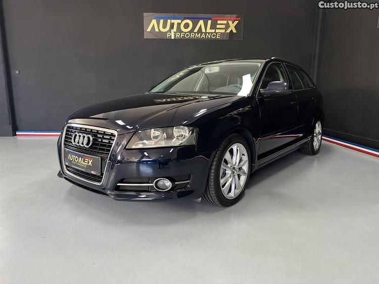 Azul Usado 2010 Audi A3 Sportback Carrinha | € 11.500 - Imagem 1/1
