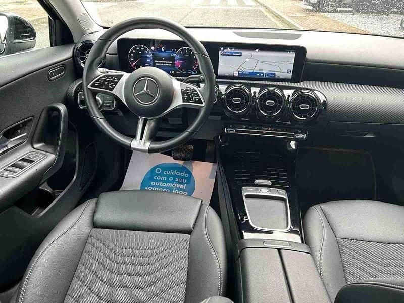 Usado Mercedes 200 163 HP (119 kW) 2025 Preto