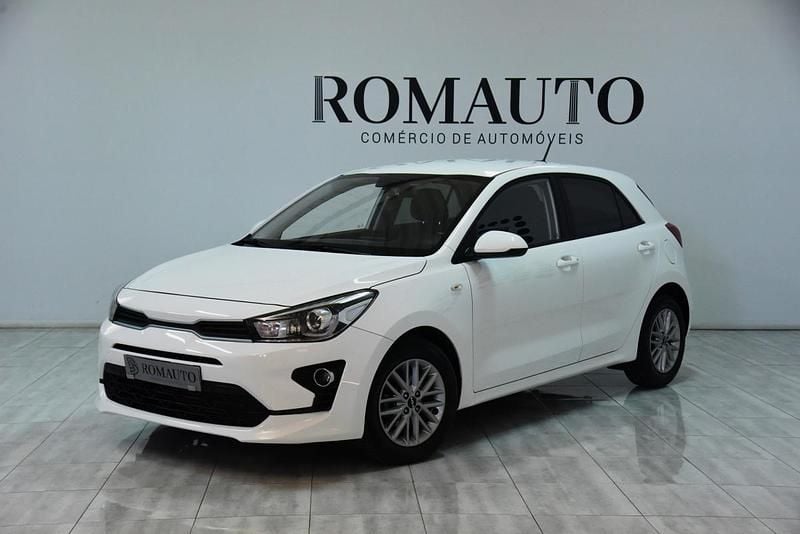 Branco Usado 2023 Kia Rio Citadino | € 15.900 (Preço justo) - Imagem 1/4