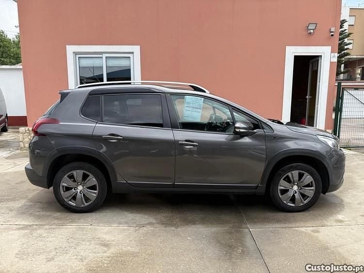 Branco Usado 2019 Peugeot 2008 SUV | € 11.990 (Super Preço) - Imagem 1/1