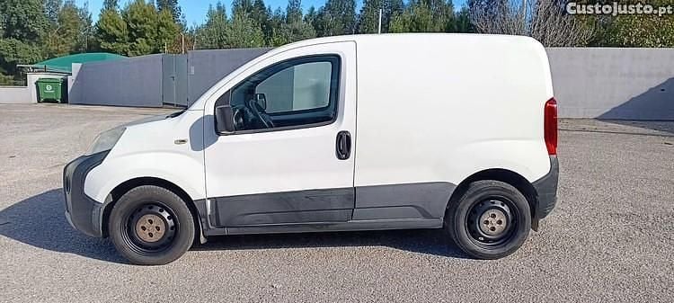 Branco Usado 2012 Peugeot Bipper Monovolume | € 5.250 - Imagem 1/1