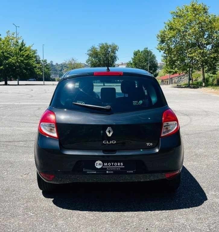 Usado Renault Clio II Expression 100 HP (73 kW) 2011 Preto Citadino