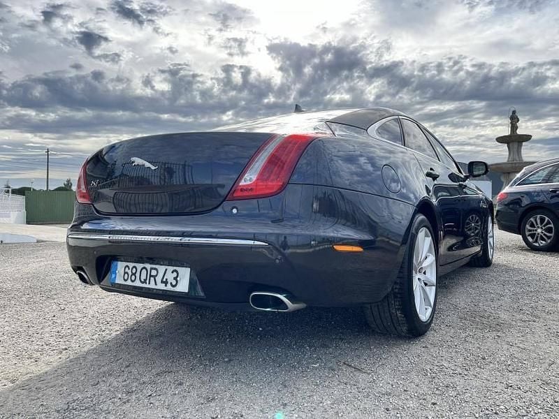 Usado Jaguar XJ 275 HP (202 kW) 2014 Preto Sedan
