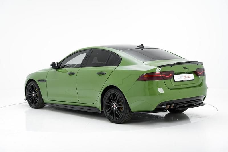 Usado Jaguar XE 180 HP (132 kW) 2016 Verde Sedan