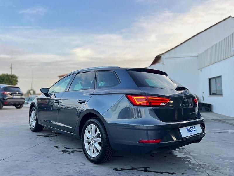 Usado Seat Leon ST 115 HP (84 kW) 2018 Cinzento Carrinha