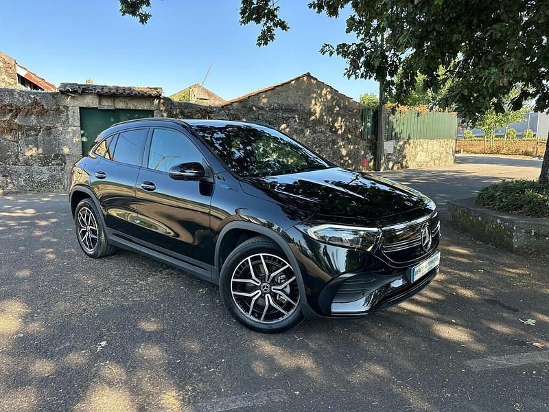 Preto Usado 2022 Mercedes EQA350 AMG line SUV | € 39.990 - Imagem 1/4