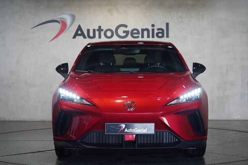 Usado MG MG4 EV Luxury 150 kW (204 HP) 2024 Vermelho Citadino