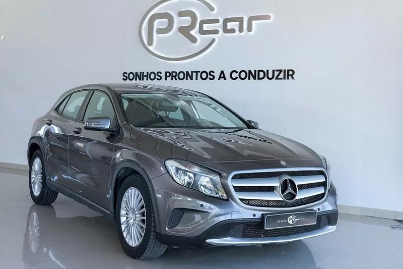 Cinzento Usado 2015 Mercedes GLA180 Style SUV | € 18.500 (Preço justo) - Imagem 1/4