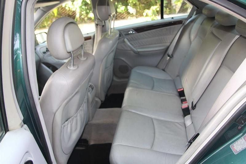 Usado Mercedes 220 143 HP (105 kW) 2002 Sedan