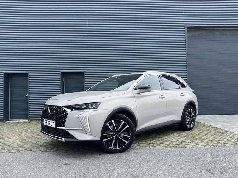 Cinzento Usado 2023 DS Automobiles DS7 Crossback SUV | € 36.900 (Preço justo) - Imagem 1/4