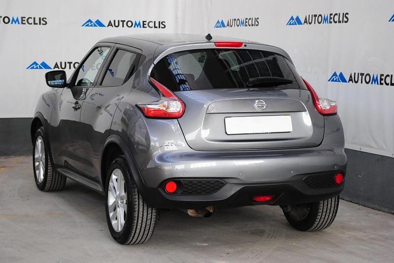 Usado Nissan Juke Acenta Connect 110 HP (80 kW) 2018 Cinza SUV