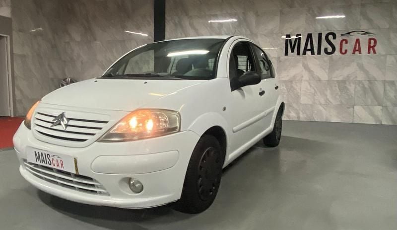 Branco Usado 2005 Citroën C3 Exclusive | € 2.750 - Imagem 1/4