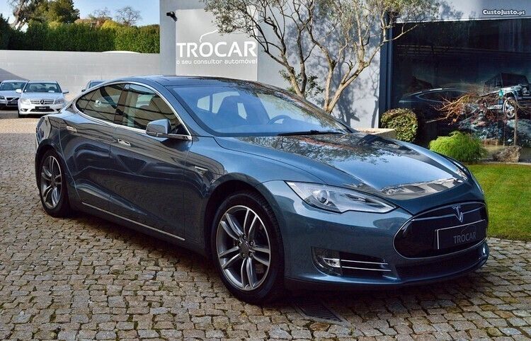 Cinza Usado 2014 Tesla Model S Sedan | € 33.950 - Imagem 1/1