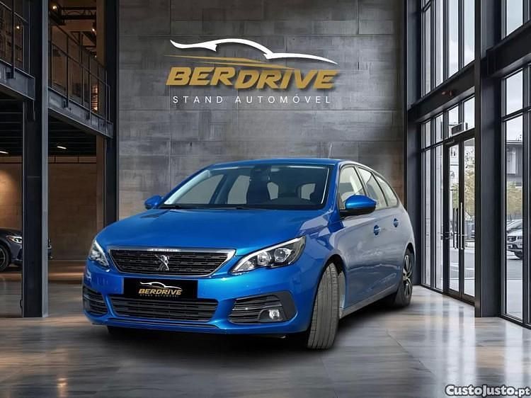 Azul Usado 2020 Peugeot 308 Active Sedan | € 15.350 (Preço elevado) - Imagem 1/1