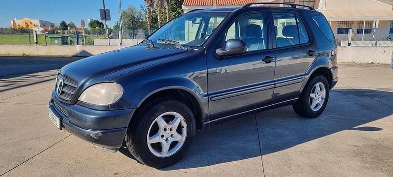 Usado 2001 Mercedes ML270 SUV | € 6.000 - Imagem 1/4