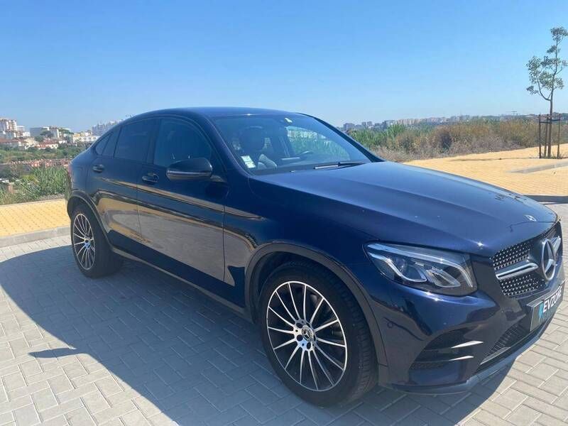 Azul Usado 2018 Mercedes GLC300 Coupé | € 45.000 - Imagem 1/4
