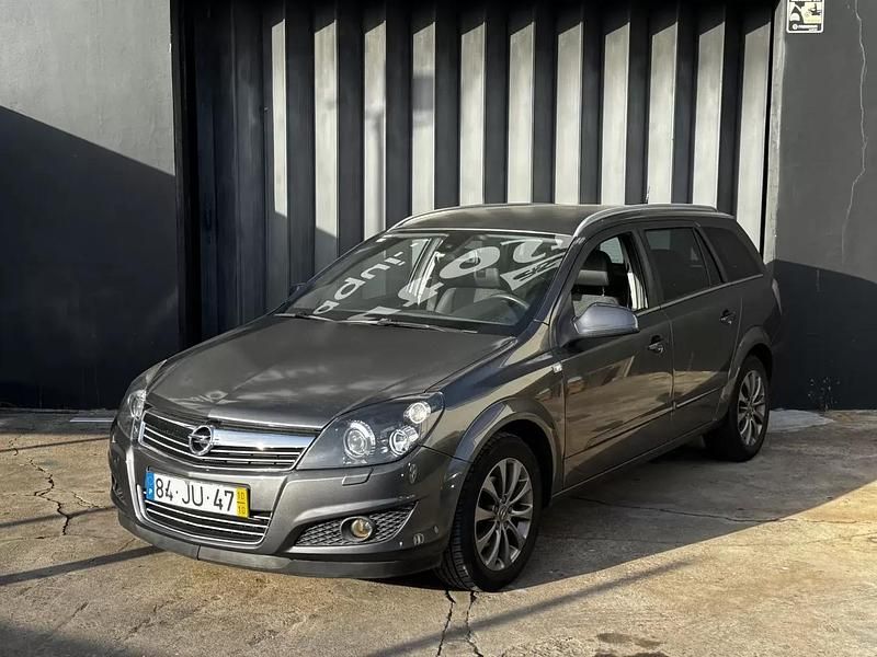 Cinzento Usado 2010 Opel Astra Cosmo Carrinha | € 6.490 (Preço justo) - Imagem 1/4