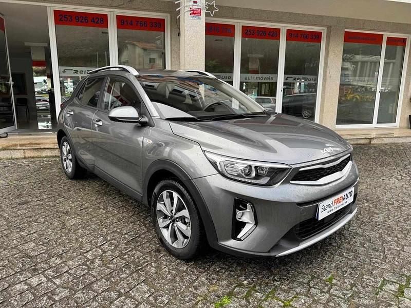 Usado Kia Stonic 84 HP (61 kW) 2025 Cinzento SUV