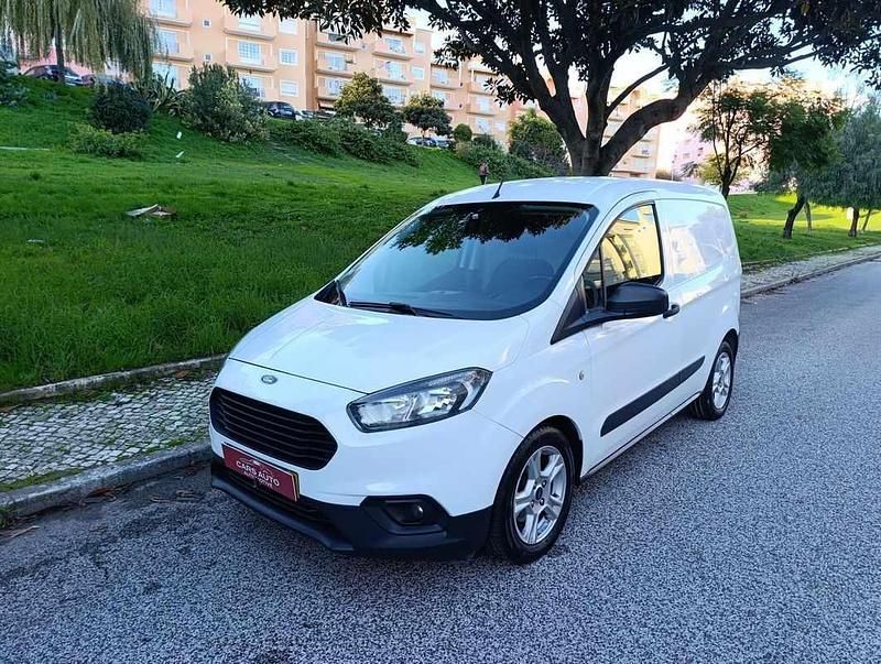 Usado Ford Transit 75 HP (55 kW) 2019 Branco Sedan