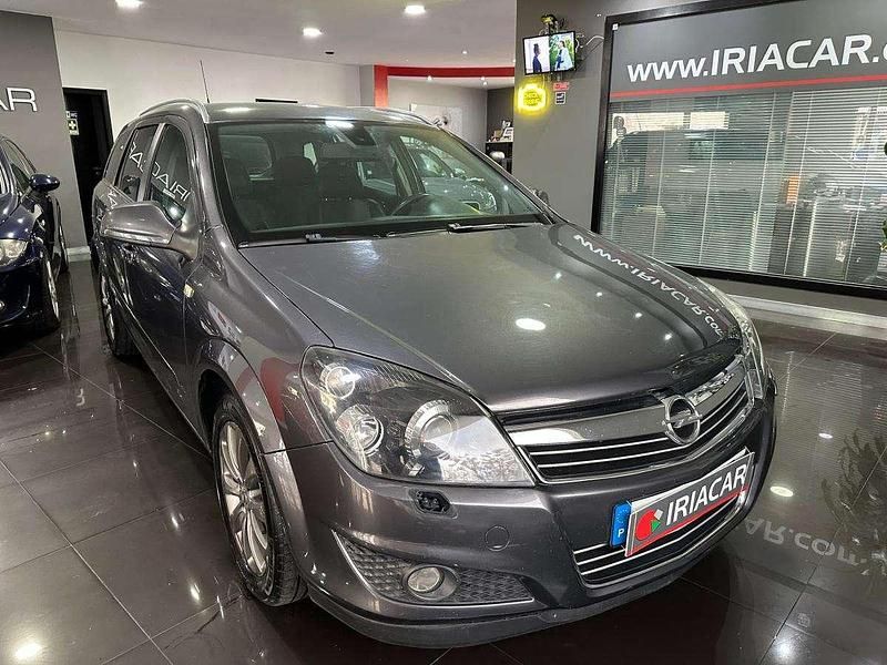 Usado Opel Astra Cosmo 110 HP (80 kW) 2010 Cinza antracite Carrinha