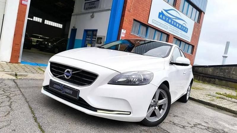 Usado Volvo V40 Momentum 115 HP (84 kW) 2013 Branco Carrinha
