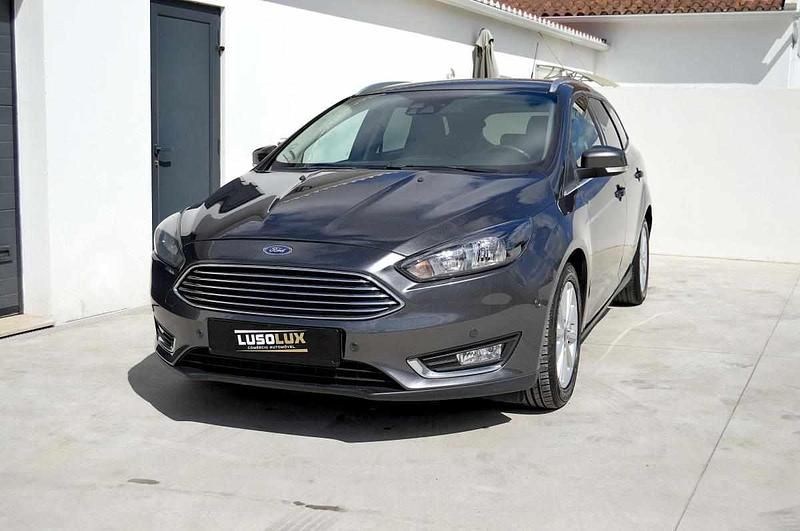 Usado Ford Focus 120 HP (88 kW) 2017 Cinzento Carrinha
