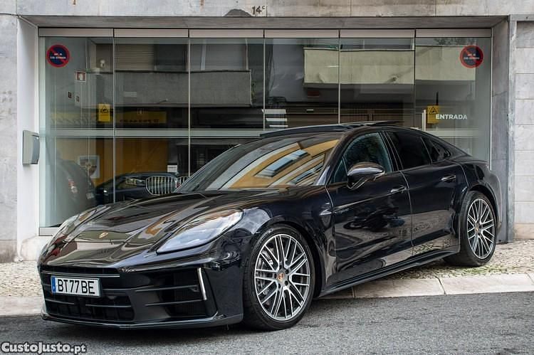 Preto Usado 2024 Porsche Panamera 4 Sedan | € 137.900 - Imagem 1/1
