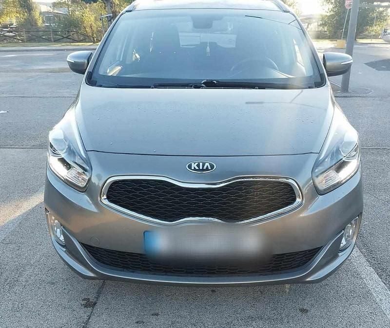 Cinzento Usado 2015 Kia Carens Monovolume | € 13.000 (Super Preço) - Imagem 1/4