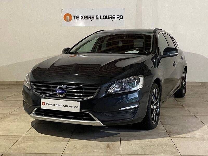 Usado Volvo V60 Momentum 150 HP (110 kW) 2017 Cinzento Carrinha